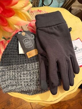 🧤🧤🧤3 for 12$🧤🧤🧤Men’s Black Touchscreen Gloves and Gray Knit Beanie Set